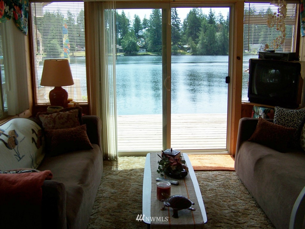2890 East Phillips Lake Loop Road Shelton, WA 98584 - Photo 3 of 15 Gallery Image 3
