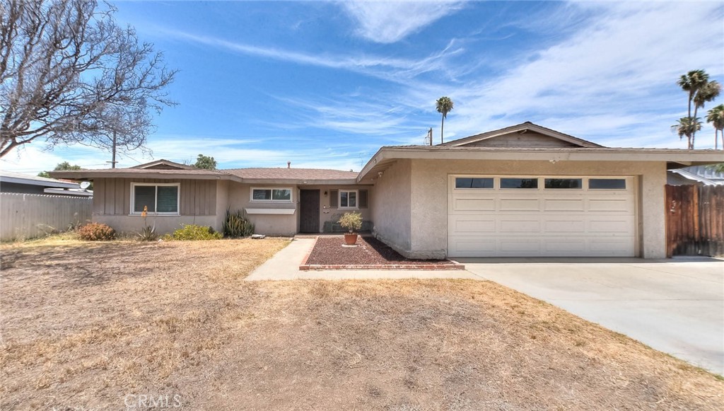 11229 Town & Country Drive Riverside, CA 92505 - Photo 1 of 36