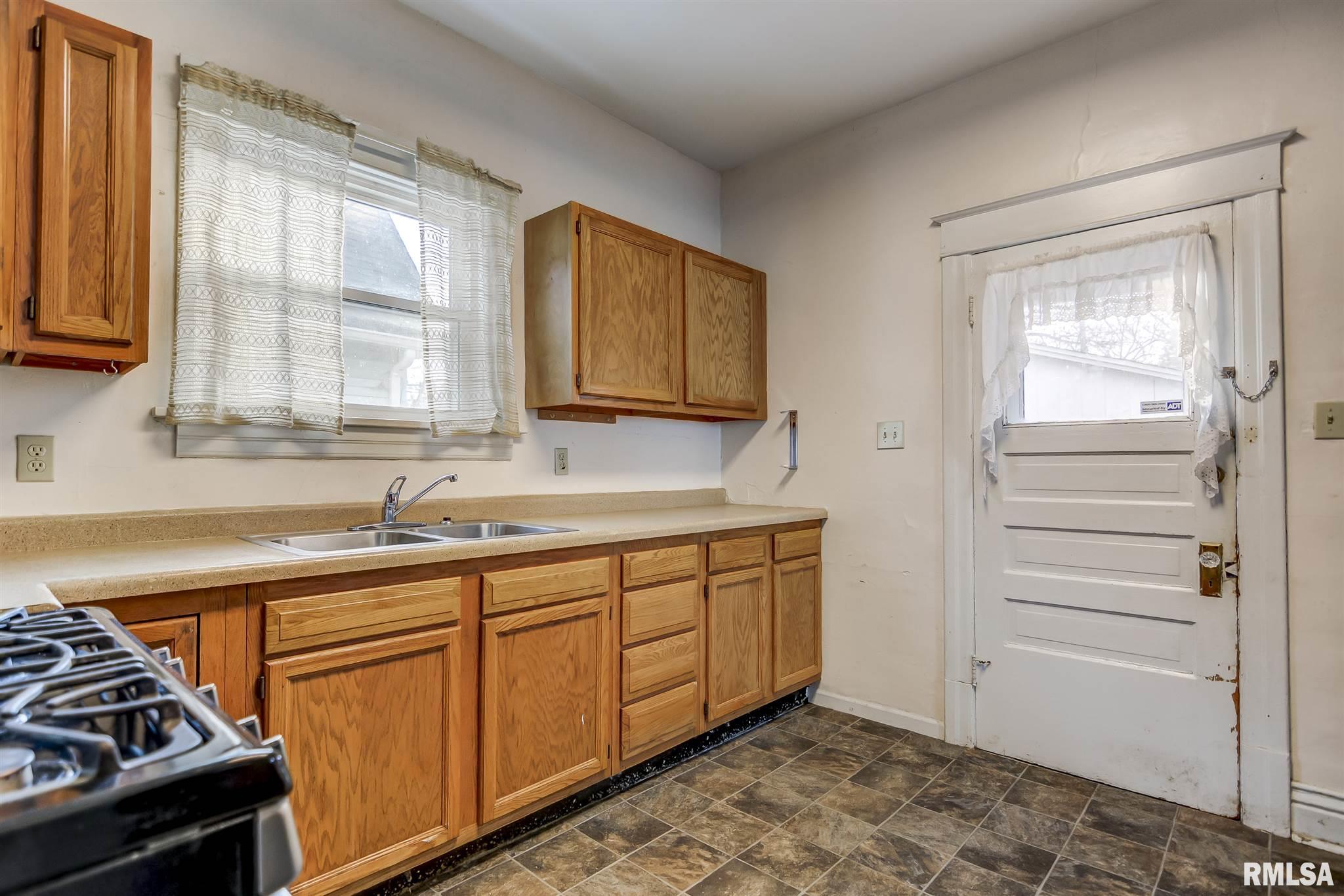 2351 South 10th Street Springfield, IL 62703 - Photo 5 of 10