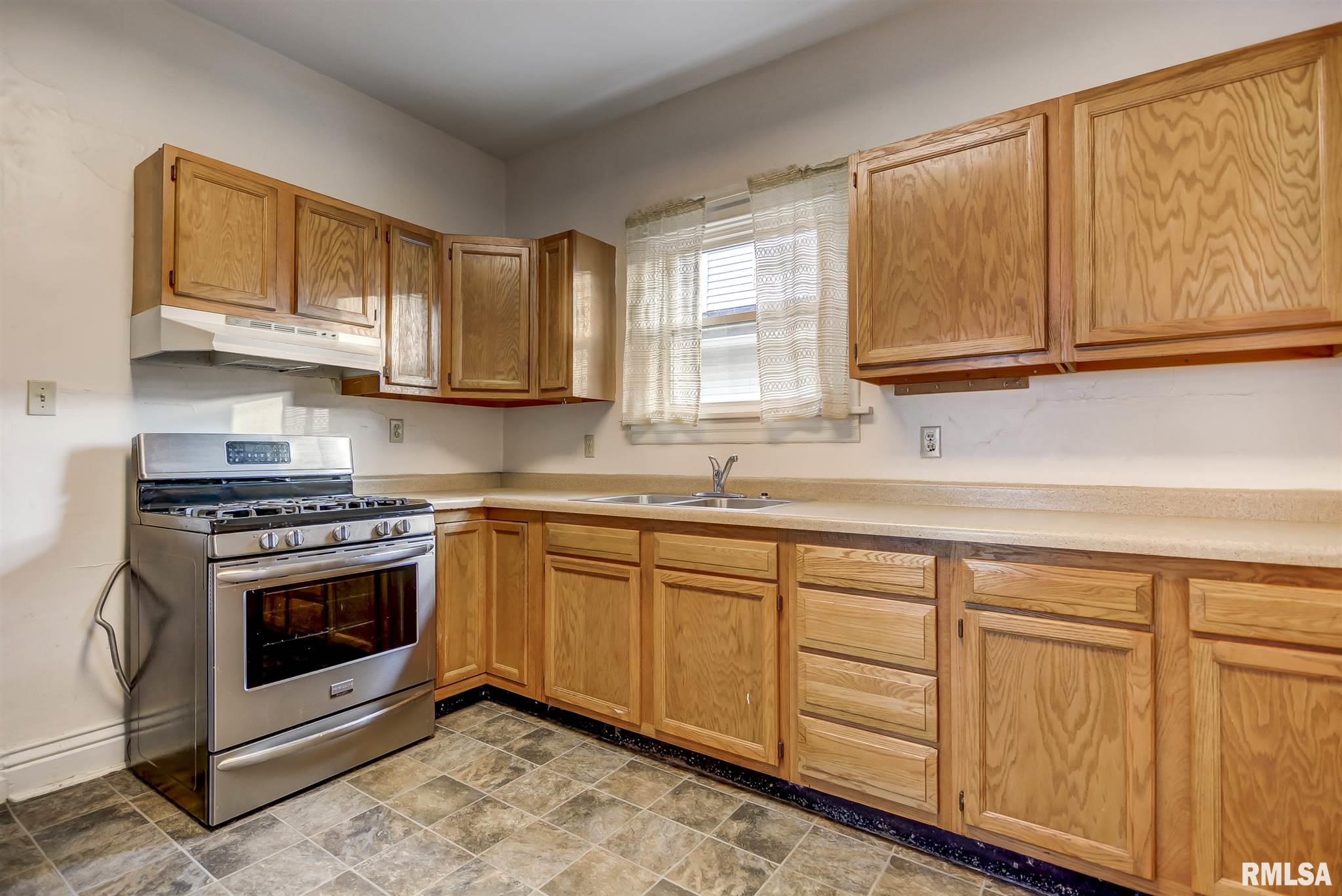 2351 South 10th Street Springfield, IL 62703 - Photo 6 of 10