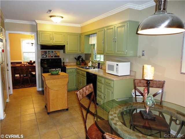 10649 Honey Tree Road Richmond, VA 23235 - Photo 2 of 12 Kitchen - Eat-in kitchen includes double sink, smooth top stove, Maytag dishwasher, disposal, refrigerator and tile floor. All appliances stay.