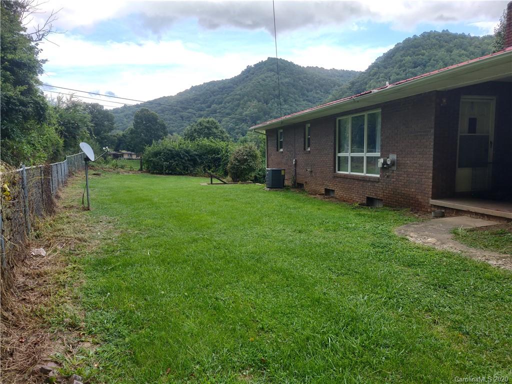 152 Willis Hill Road Canton, NC 28716 - Photo 25 of 34 a backyard of a house with lots of green space