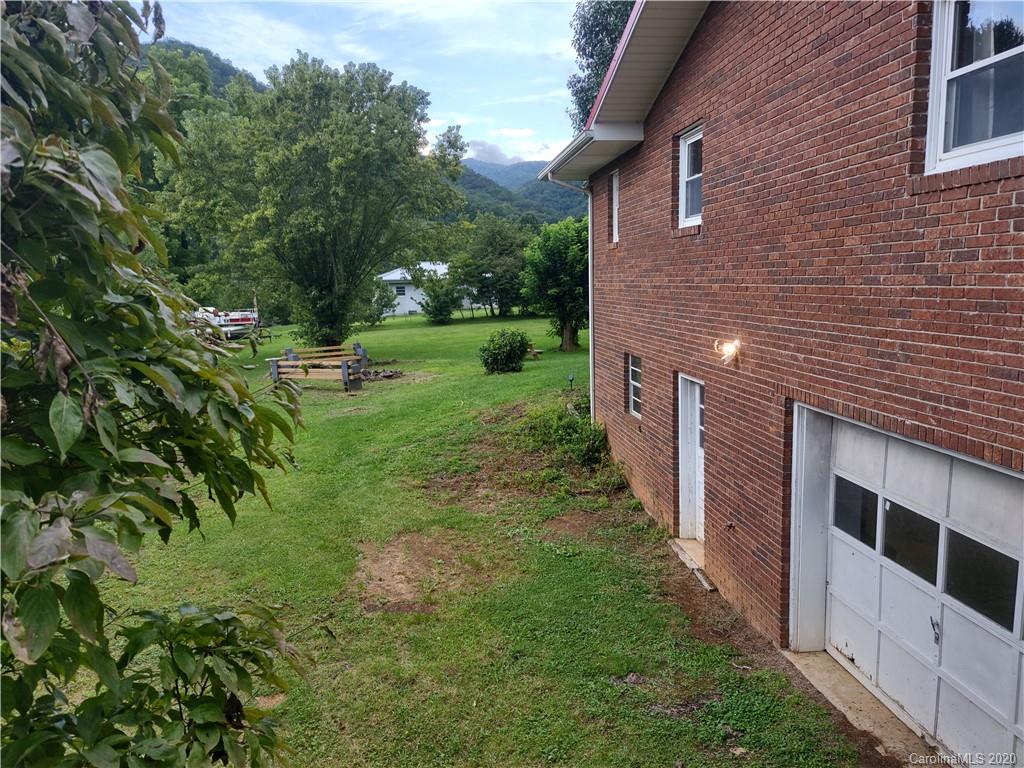 152 Willis Hill Road Canton, NC 28716 - Photo 27 of 34 a view of an house with backyard and garden