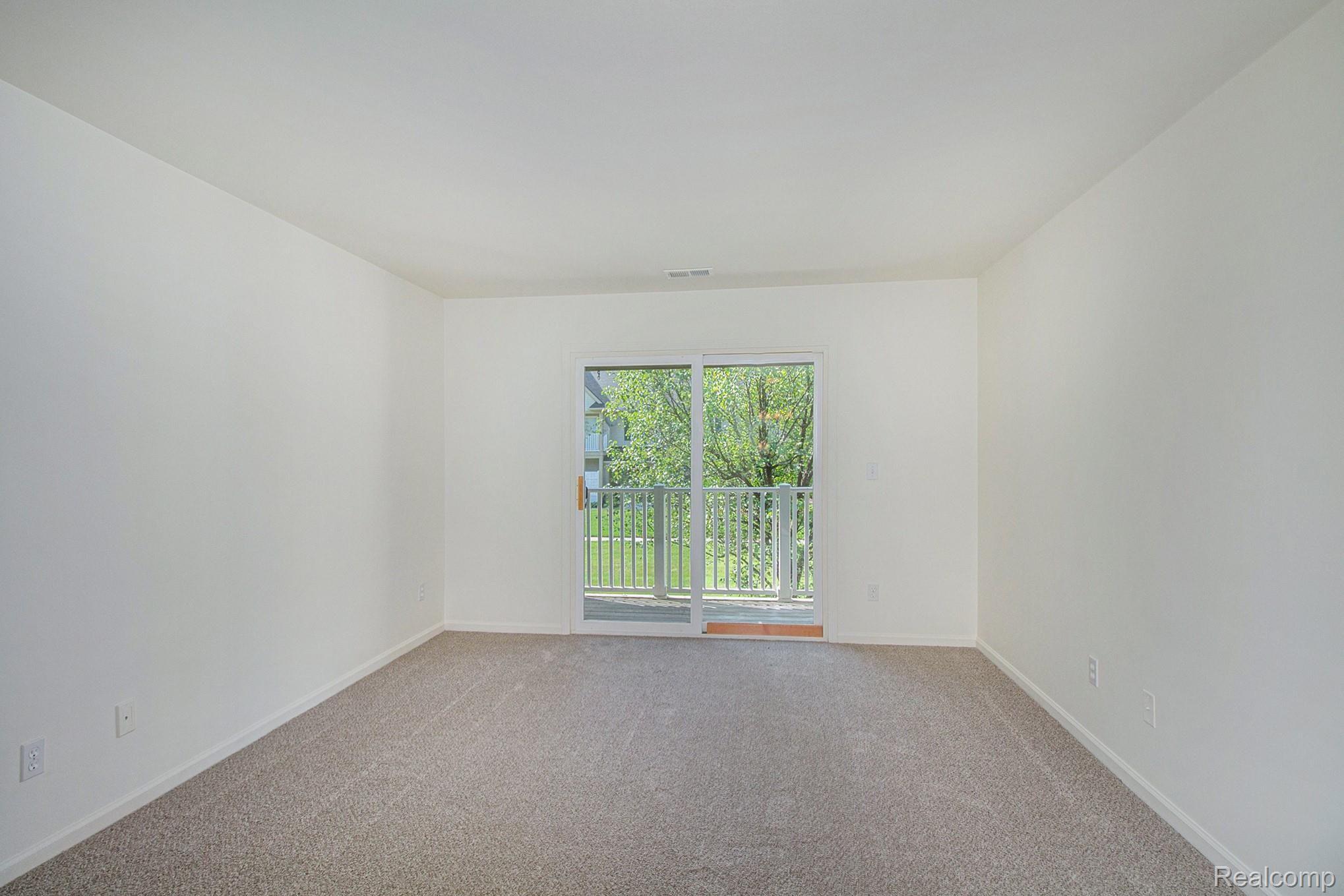 4122 Hampton Ridge Boulevard, Unit 62 Howell, MI 48843 - Photo 13 of 20 IMG_9596.jpg
