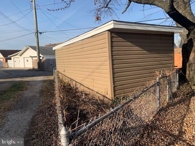 1900 Monumental Road Baltimore, MD 21222 - Photo 30 of 41 backyard