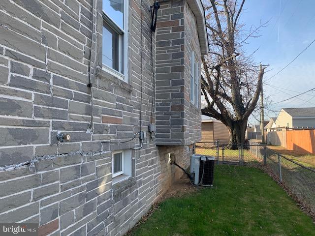 1900 Monumental Road Baltimore, MD 21222 - Photo 38 of 41 side yard