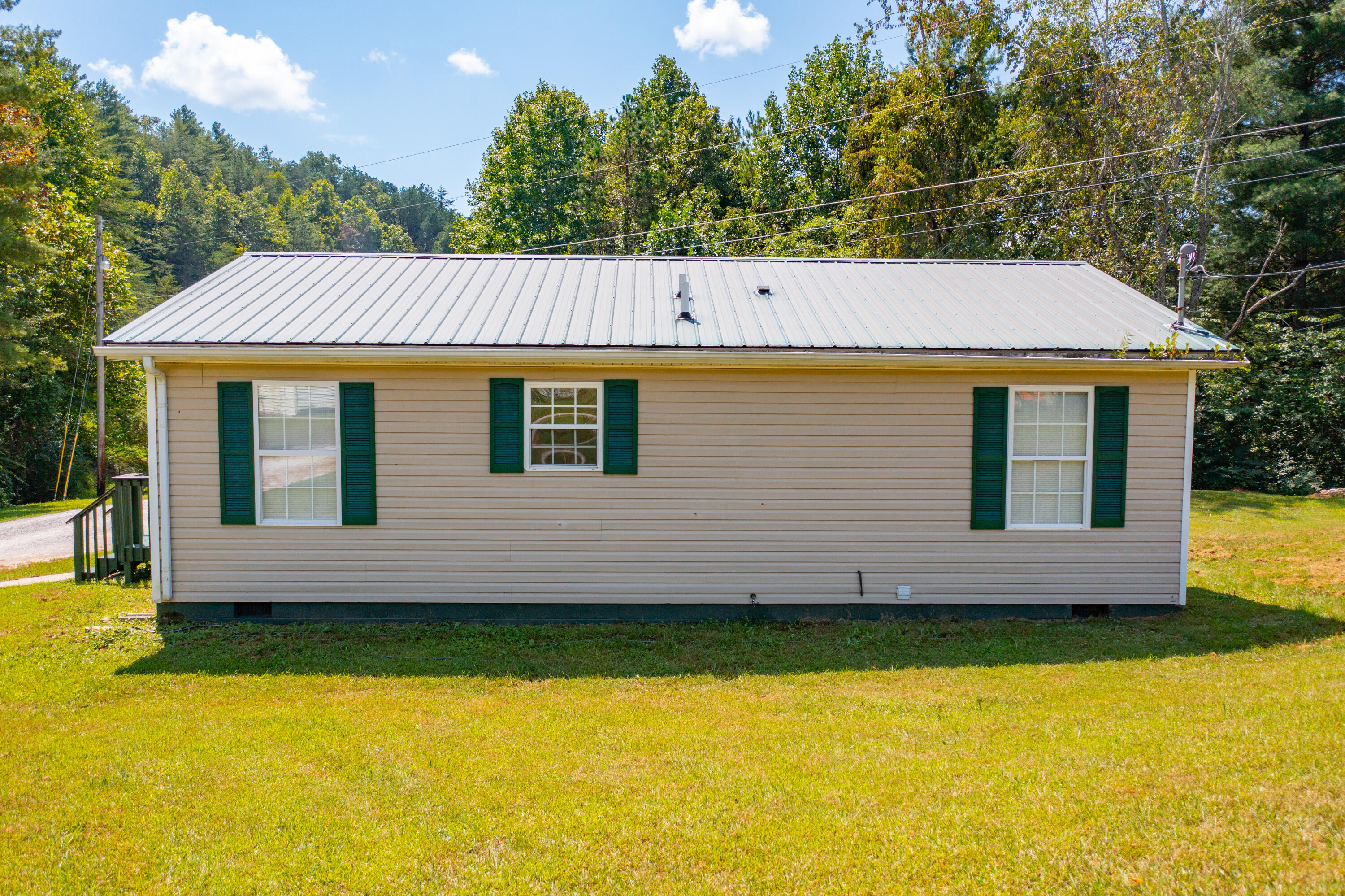 48 Crescent Road Manchester, KY 40962 - Photo 2 of 23 TAJ-LV-0351