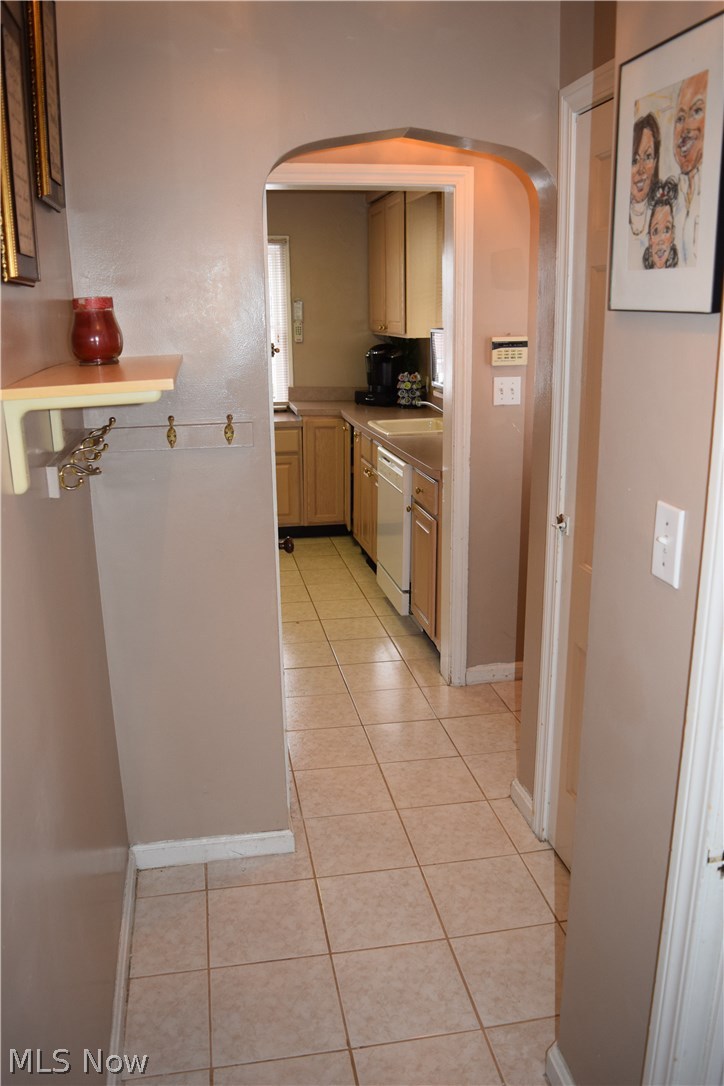 3666 Bainbridge Road Cleveland Heights, OH 44118 - Photo 11 of 30