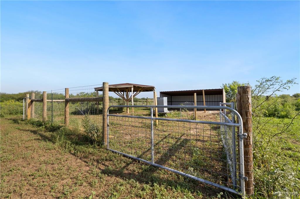22209 Uresti Road Edinburg, TX 78542 - Photo 35 of 38 a view of a balcony