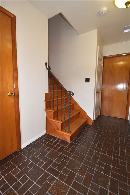 3951 Edge Road Pittsburgh, PA 15227 - Photo 2 of 20 Gallery Image 2