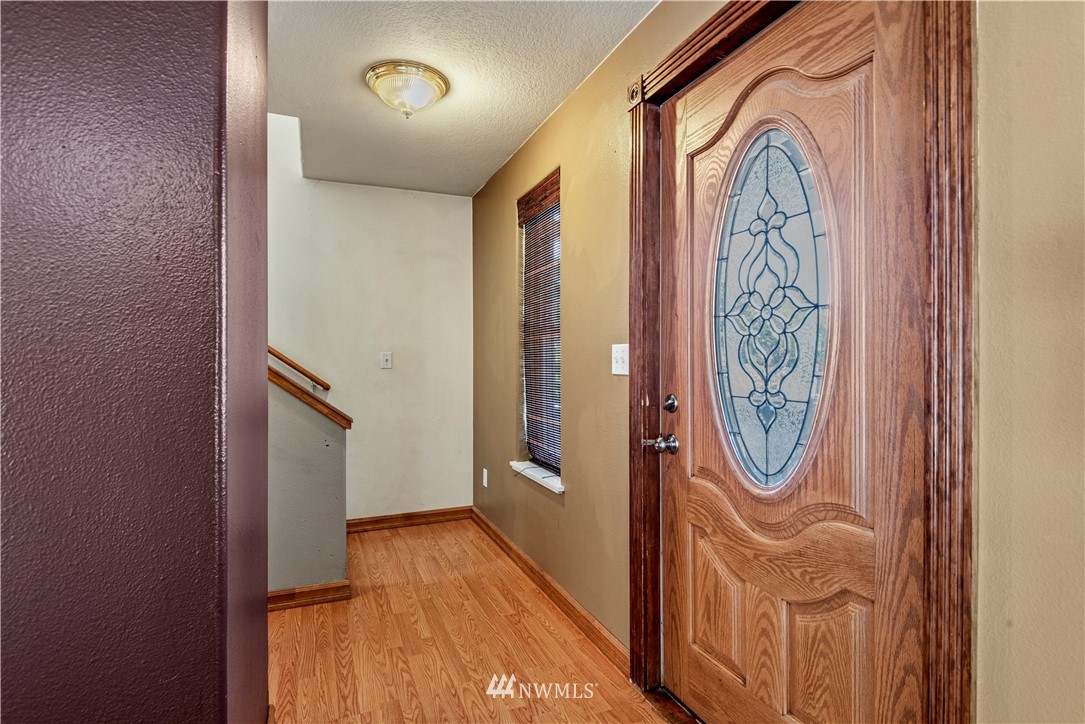 409 Rons Court Kelso, WA 98626 - Photo 4 of 26 Gallery Image 4