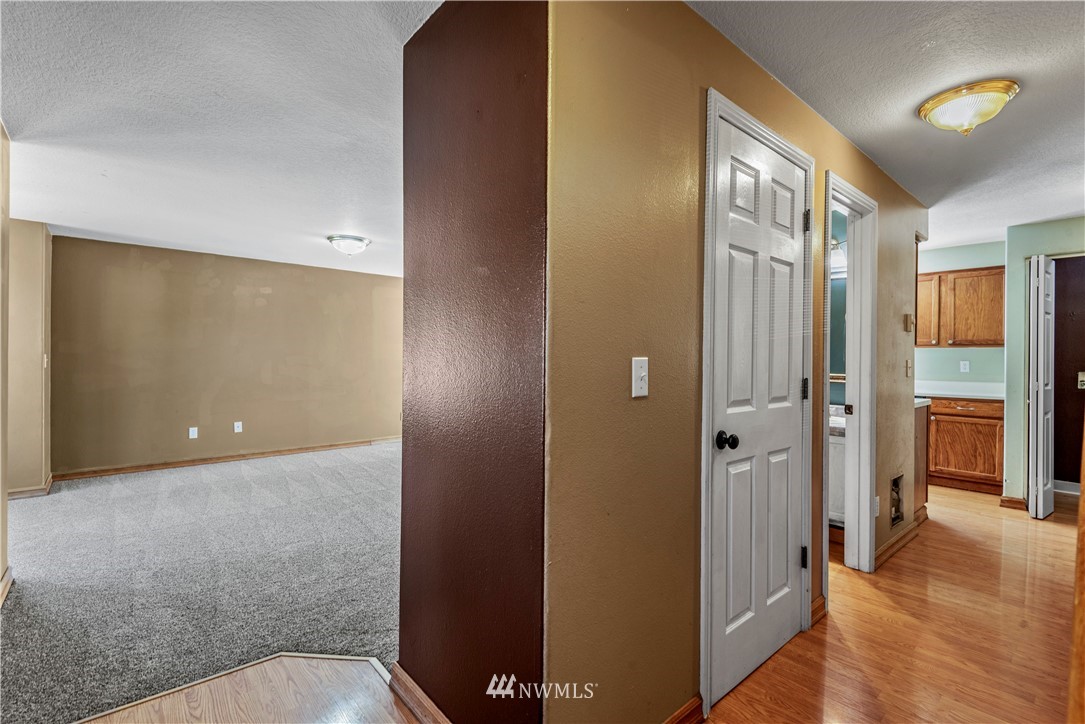 409 Rons Court Kelso, WA 98626 - Photo 5 of 26 Gallery Image 5