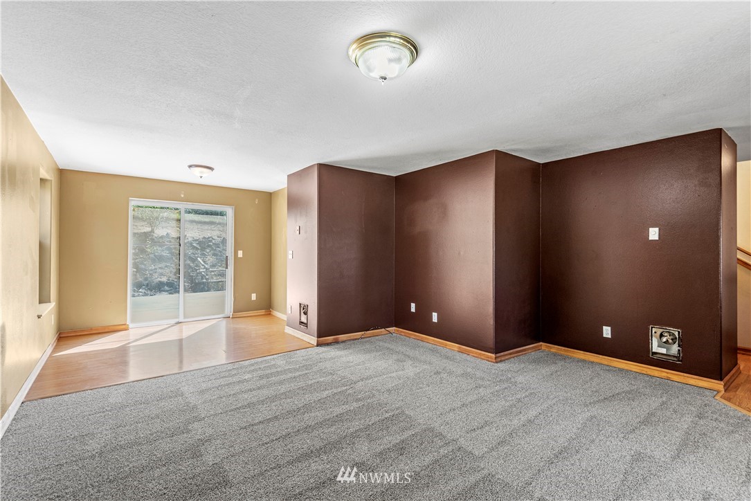 409 Rons Court Kelso, WA 98626 - Photo 8 of 26 Gallery Image 8