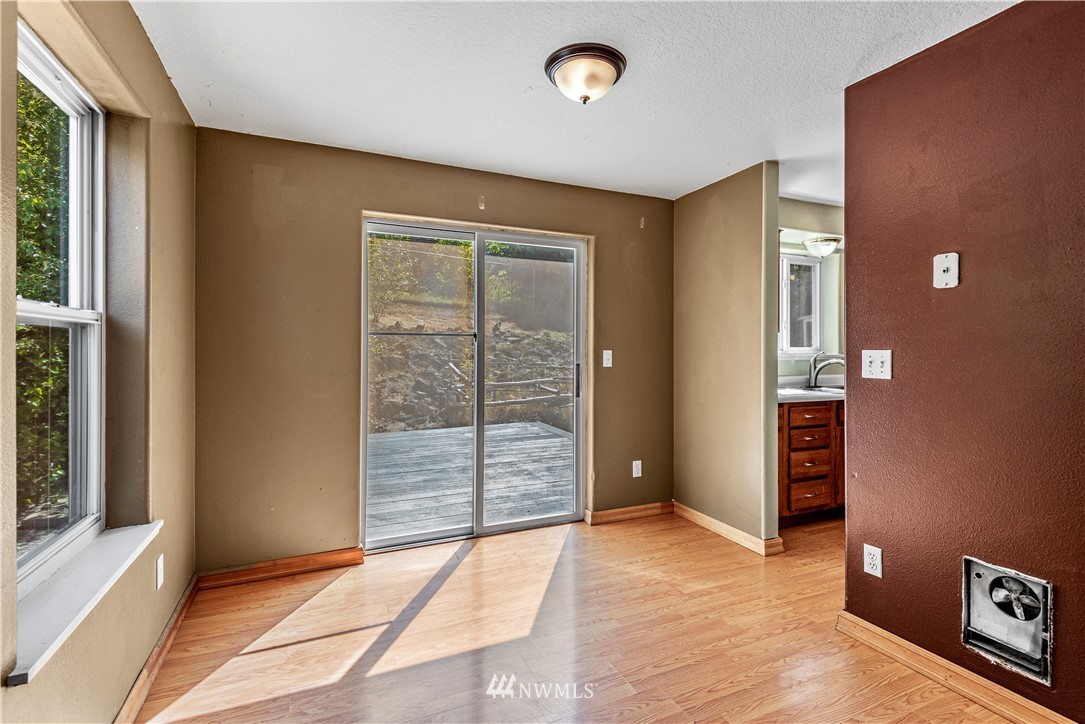 409 Rons Court Kelso, WA 98626 - Photo 9 of 26 Gallery Image 9