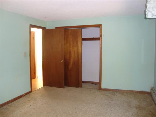 118 High Street Rochester, MA 02770 - Photo 7 of 13 an empty room with closet area
