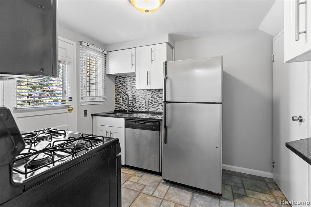 1626 Graefield Road Birmingham, MI 48009 - Photo 7 of 24