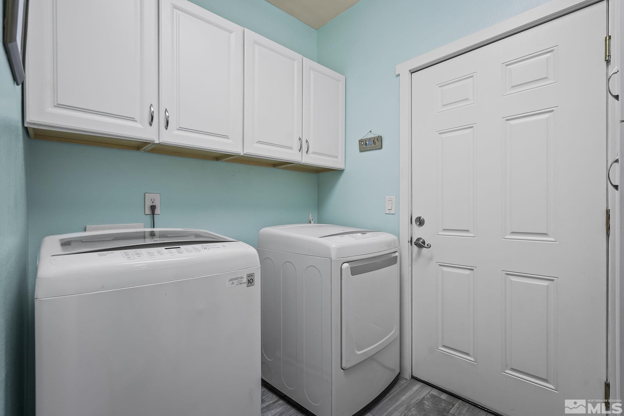 7615 Crest Bluff Drive Reno, NV 89506 - Photo 23 of 32 a utility room with dryer and washer