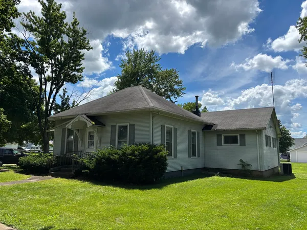 $79,999 | 302 North Pine Street, Wenona, IL 61377