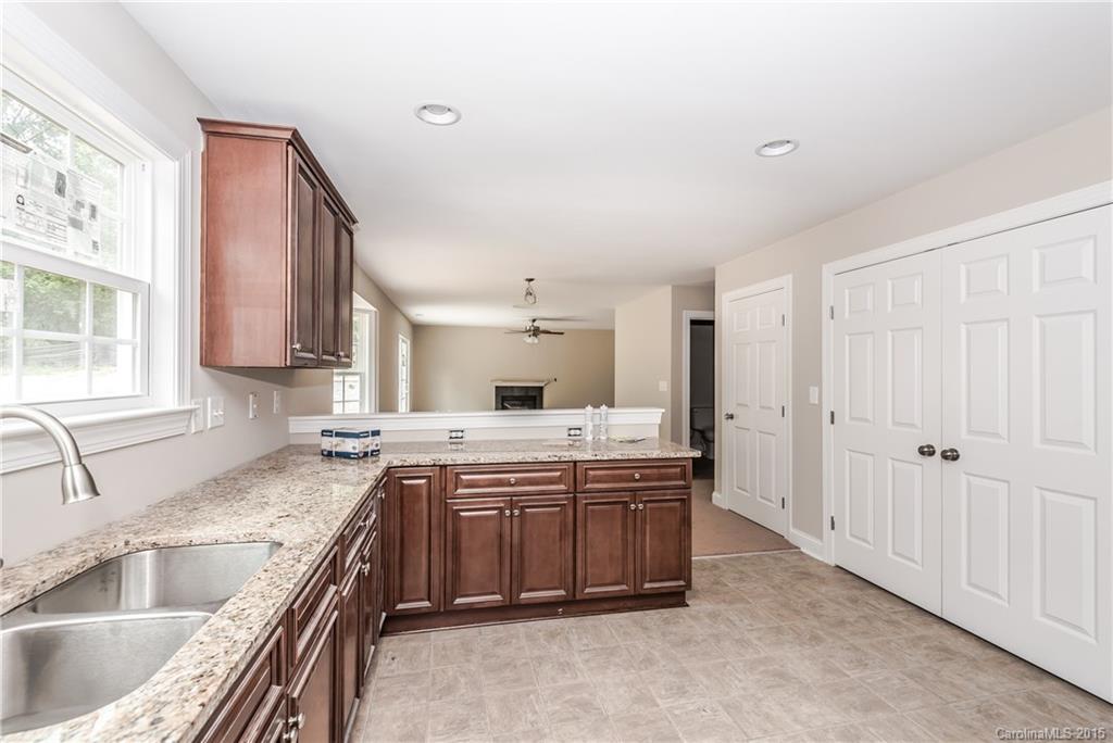 657 Fielding Road Charlotte, NC 28214 - Photo 5 of 8 Gallery Image 5