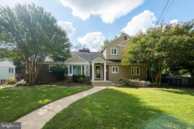 $2,350 | 4614 Roxbury Drive, Bethesda, MD 20814