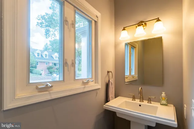 $2,350 | 4614 Roxbury Drive, Bethesda, MD 20814