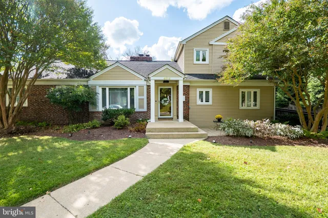 $2,350 | 4614 Roxbury Drive, Bethesda, MD 20814