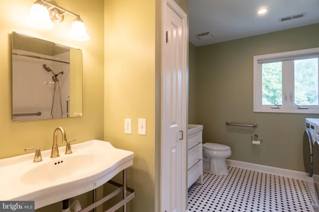 $2,350 | 4614 Roxbury Drive, Bethesda, MD 20814