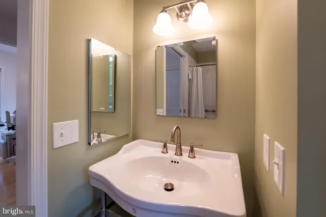 $2,350 | 4614 Roxbury Drive, Bethesda, MD 20814