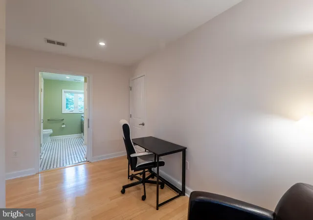 $2,350 | 4614 Roxbury Drive, Bethesda, MD 20814