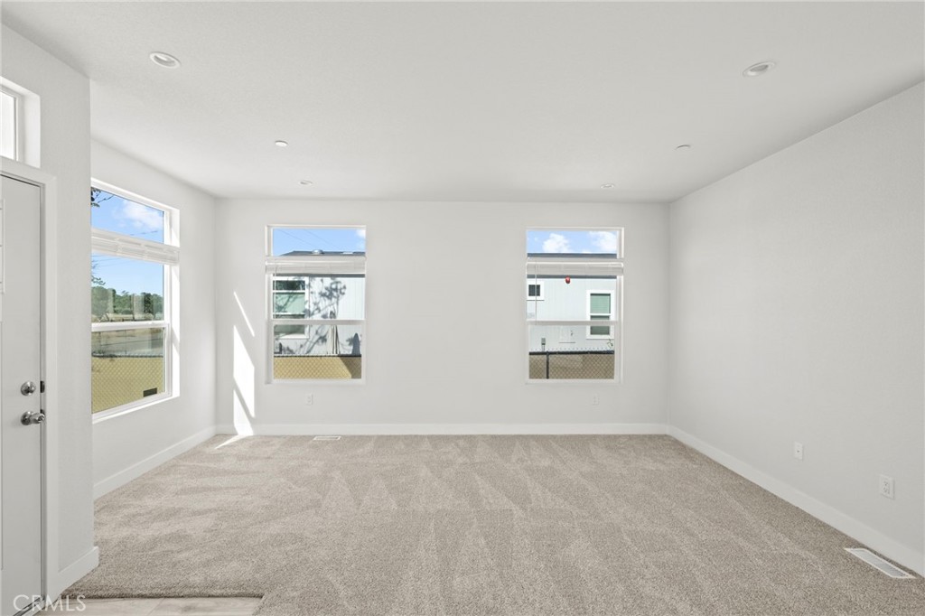 32934 9th Street Winchester, CA 92596 - Photo 15 of 35 living room