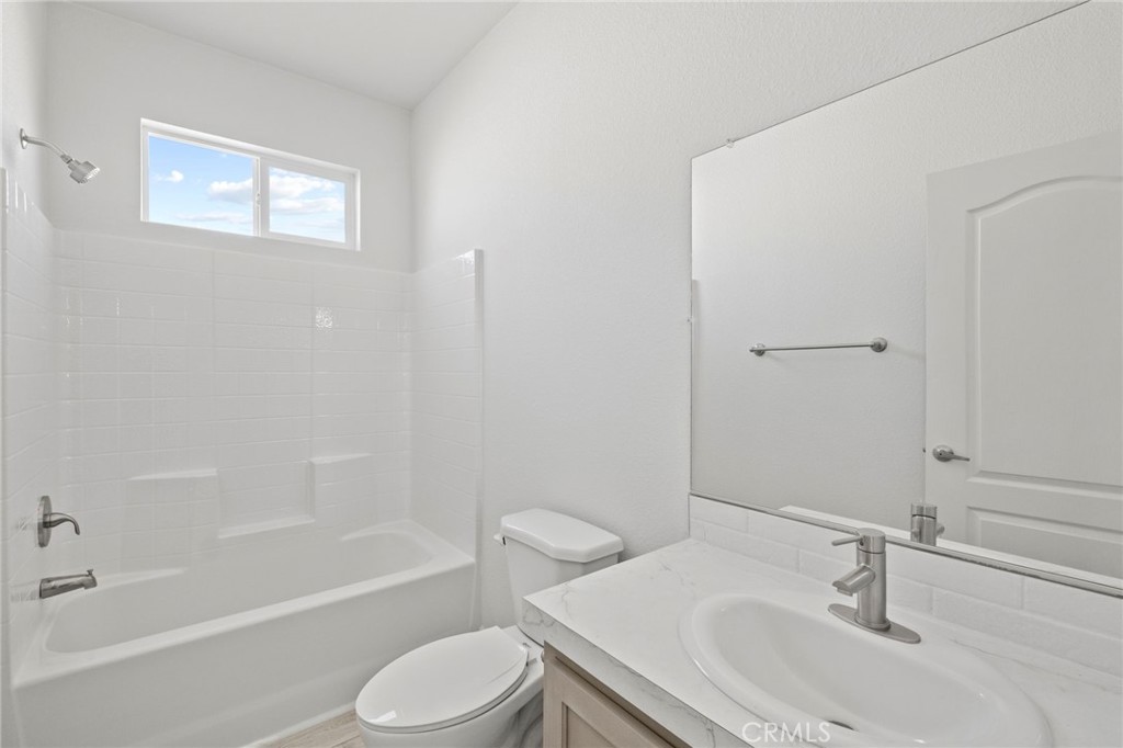 32934 9th Street Winchester, CA 92596 - Photo 23 of 35 guest bath with tub