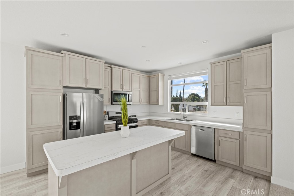 32934 9th Street Winchester, CA 92596 - Photo 6 of 35 Kitchen