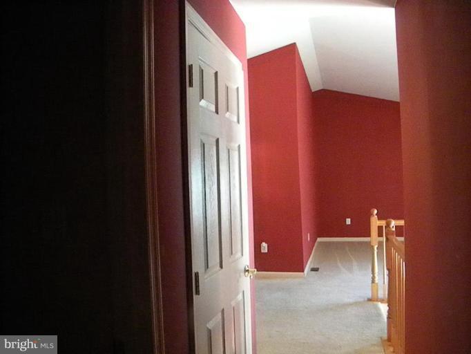 6600 Woodley Road Clinton, MD 20735 - Photo 22 of 24 Hallway