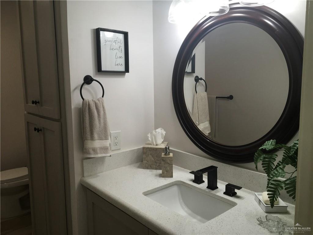 700 Fern Street, Unit 5 McAllen, TX 78504 - Photo 11 of 22 a bathroom with a sink and a mirror