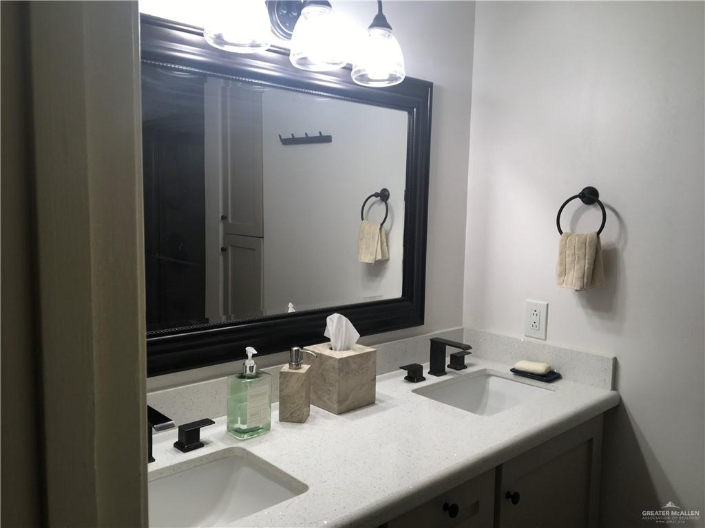 700 Fern Street, Unit 5 McAllen, TX 78504 - Photo 14 of 22 a bathroom with a sink and a mirror