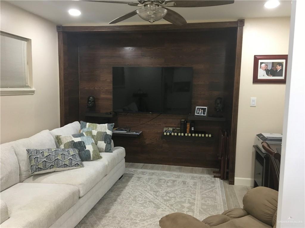 700 Fern Street, Unit 5 McAllen, TX 78504 - Photo 6 of 22 a living room with furniture and a rug