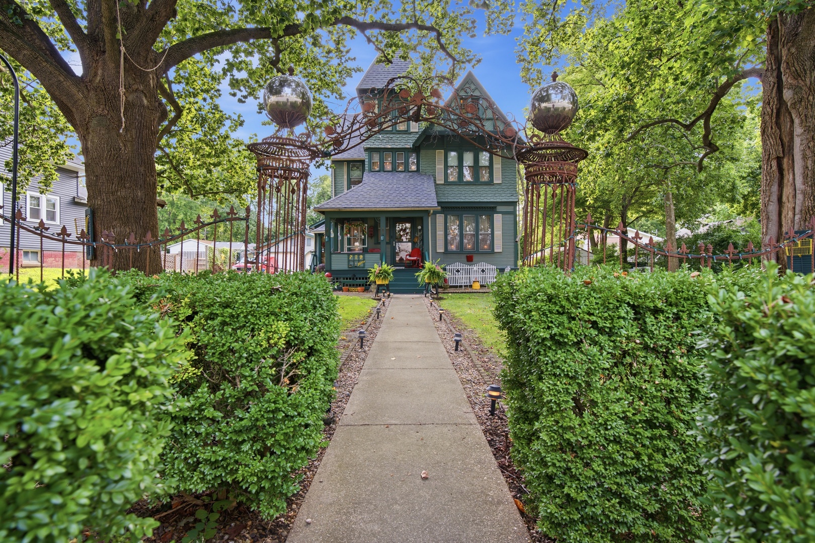 719 North Center Street Clinton, IL 61727 - Photo 1 of 55 Gallery Image 1