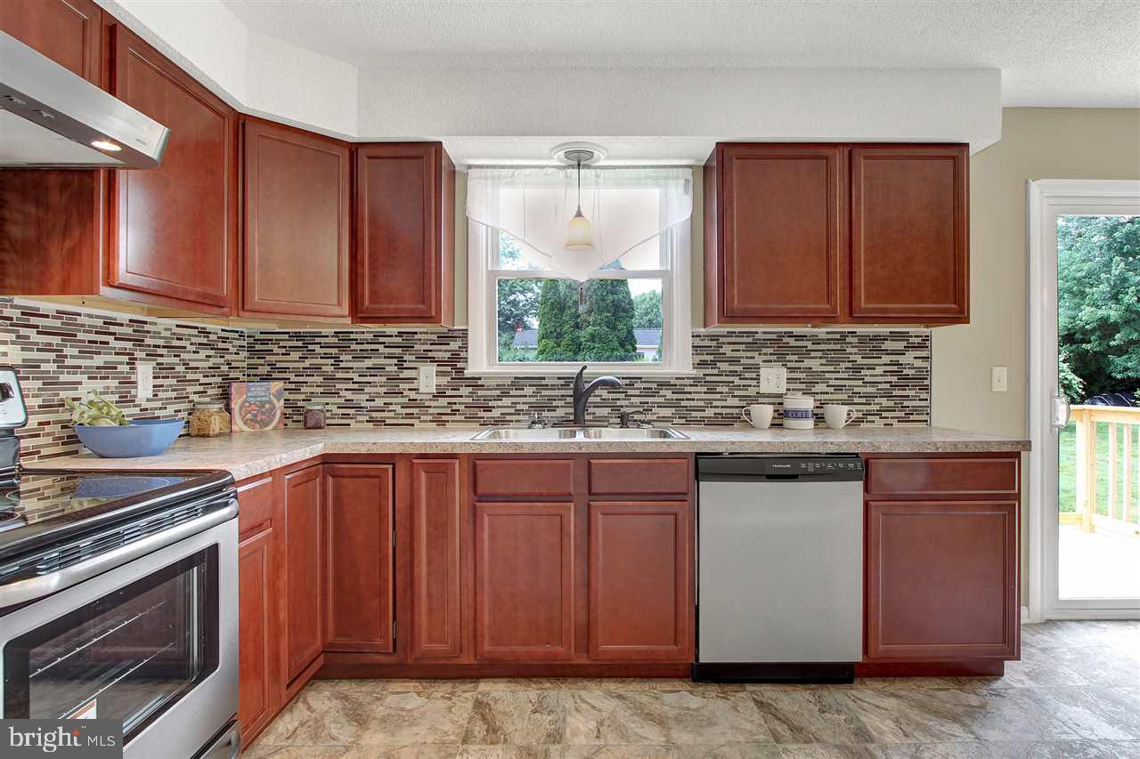 3540 Holly Road Dover, PA 17315 - Photo 5 of 25 Gallery Image 5