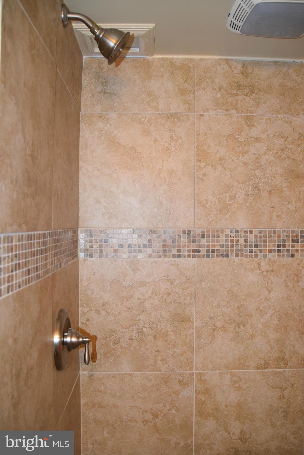 4012 Winlee Road Randallstown, MD 21133 - Photo 3 of 22 a bathroom with a shower