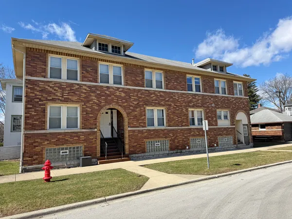 $485,000 | 3708 Sunnyside Avenue, Brookfield, IL 60513