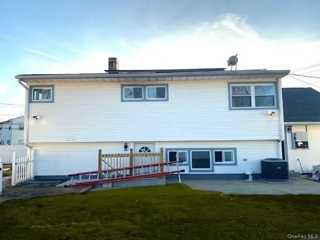 $697,000 | 249 Claywood Drive, Brentwood, NY 11717