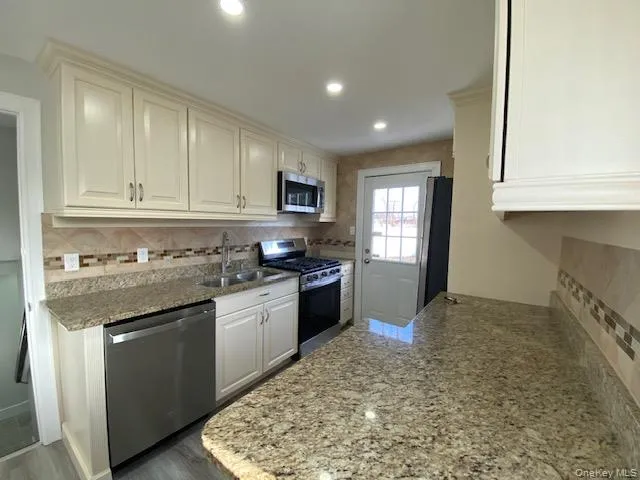 $697,000 | 249 Claywood Drive, Brentwood, NY 11717