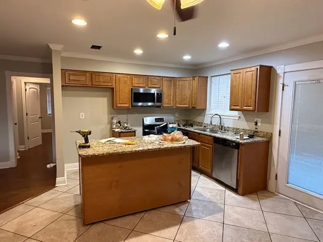 $2,150 | 2013 North Woodlawn Avenue, Metairie, LA 70001