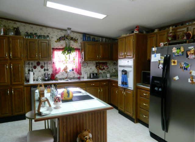 2305 Shady Grove Road Morrison, TN 37357 - Photo 5 of 12 Entertaining Size Eat-in Kitchen, Built-in Oven, Dishwasher, Pantry