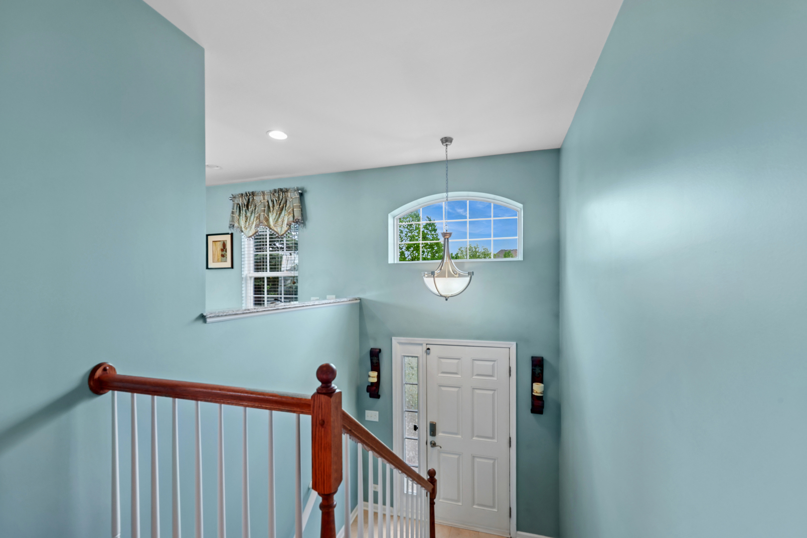 1009 Alberta Road Elgin, IL 60124 - Photo 2 of 20