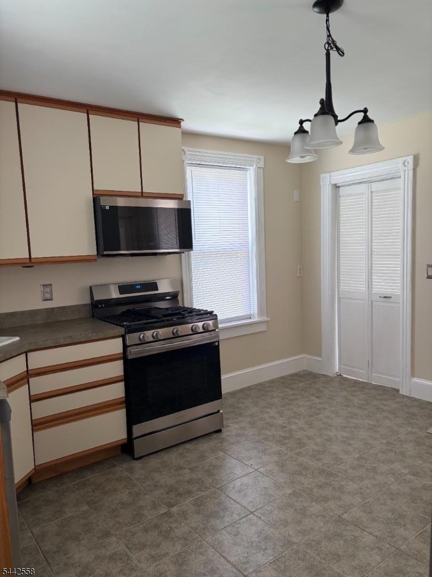 58 Thompson Street Raritan, NJ 08869 - Photo 10 of 18 Gallery Image 10