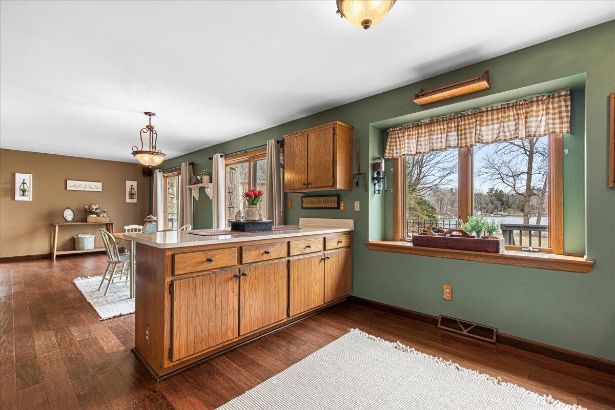 809 Amy Belle Lake Road Richfield, WI 53033 - Photo 5 of 37 Breakfast Bar