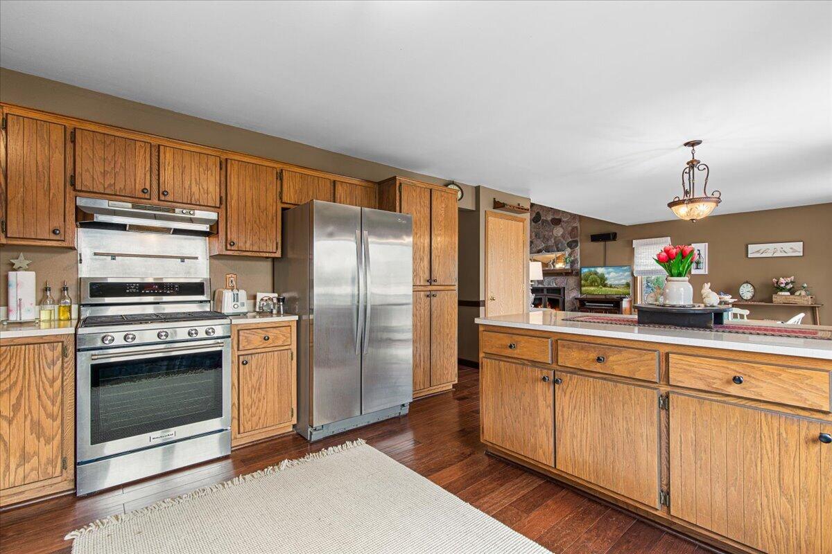 809 Amy Belle Lake Road Richfield, WI 53033 - Photo 6 of 37 Loads of Cabinet space