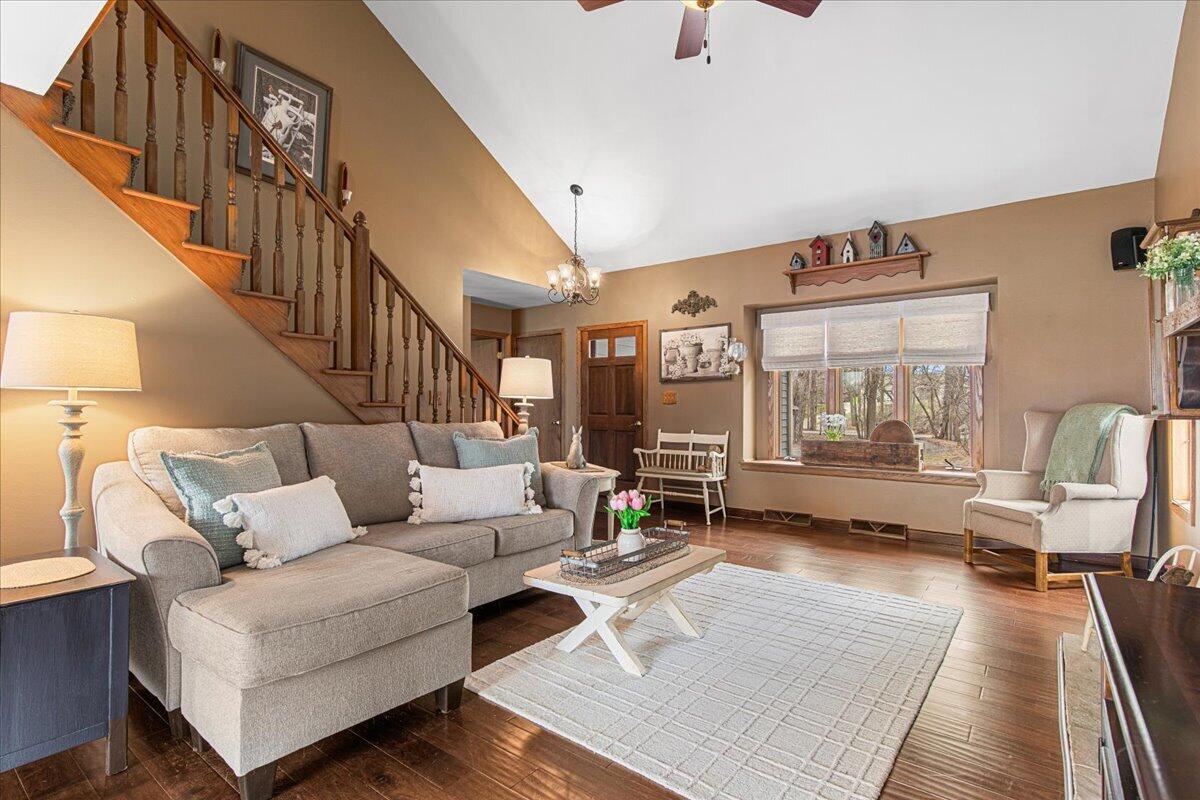 809 Amy Belle Lake Road Richfield, WI 53033 - Photo 9 of 37 Inviting Entryway