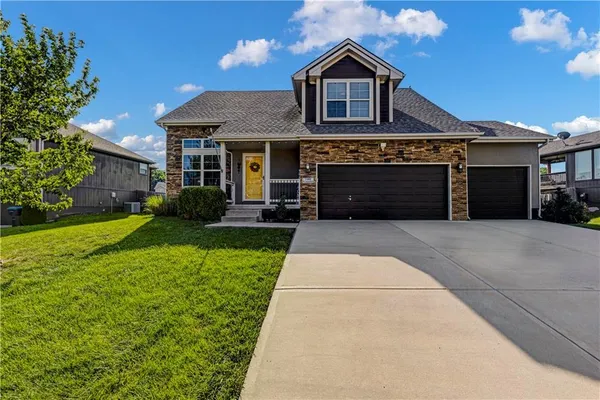 $374,900 | 1409 Northeast Jaclyn Drive, Grain Valley, MO 64029